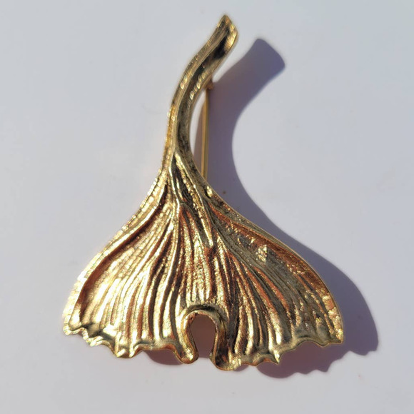 Vintage Gold Tone Ginkgo Leaf Fairycore Pin Brooch - Picture 3 of 6